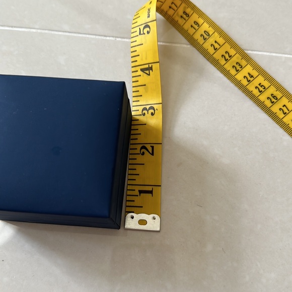 Blue gift box - Picture 2 of 3